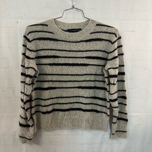 360 Cashmere Sweater size Small